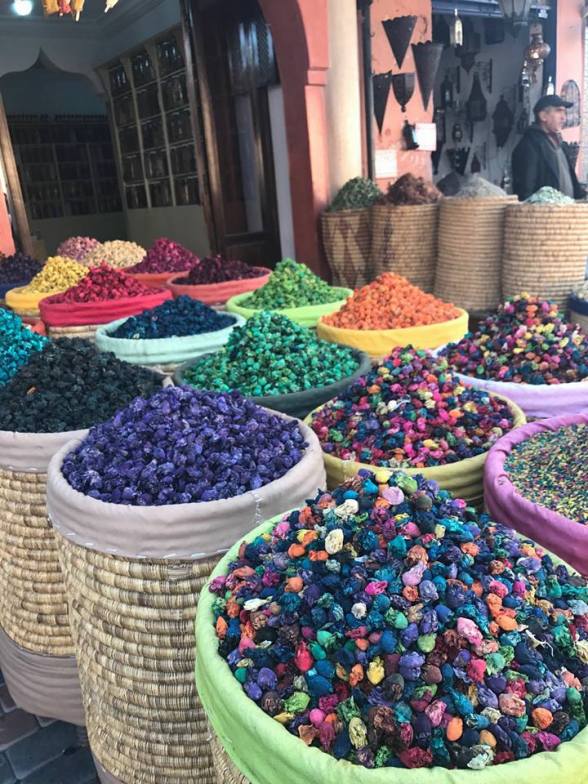 potpourri-outside-store